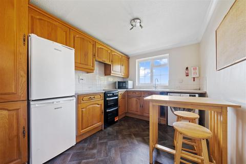 2 bedroom maisonette for sale, Epsom Road, Guildford