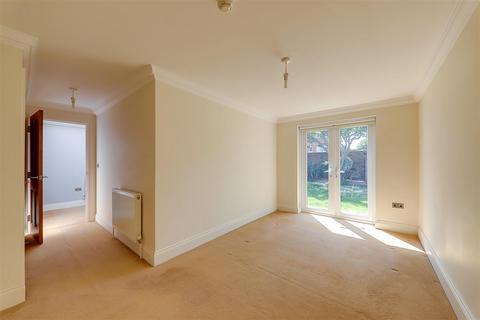 2 bedroom flat to rent, Winchester Road, Worthing, BN11