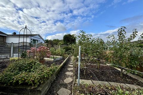 3 bedroom detached bungalow for sale, Highfield Avenue, Birdsedge, Huddersfield HD8 8XT