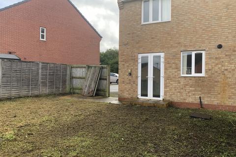 2 bedroom semi-detached house to rent, Flemish Crescent, Gorton