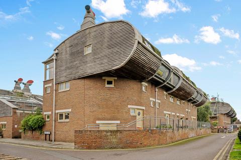 8 Helios Road, Wallington, SM6 7BZ