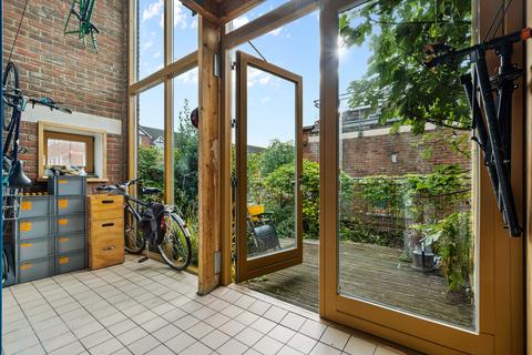 8 Helios Road, Wallington, SM6 7BZ