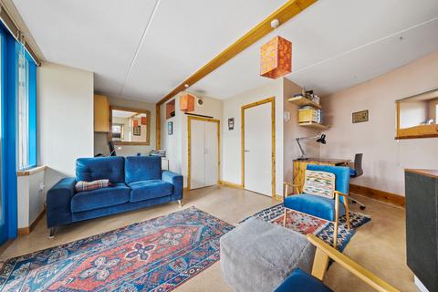 8 Helios Road, Wallington, SM6 7BZ