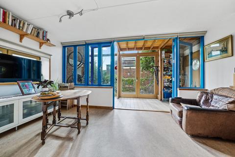 8 Helios Road, Wallington, SM6 7BZ