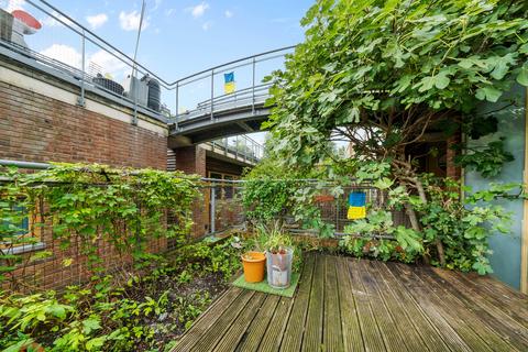 8 Helios Road, Wallington, SM6 7BZ