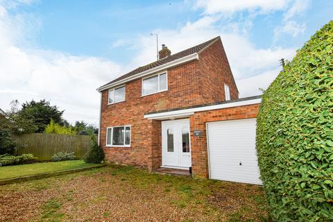 3 bedroom detached house to rent, Spacious Home in Ringstead - Available Now