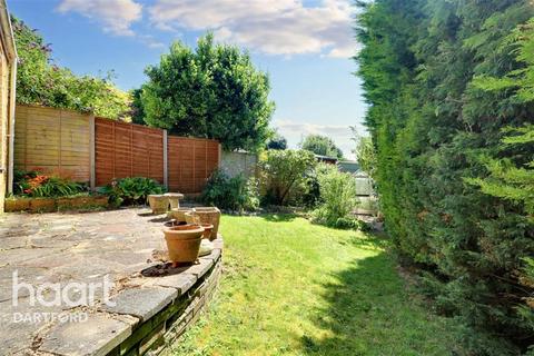 4 bedroom end of terrace house to rent, Spring Gardens, Biggin Hill