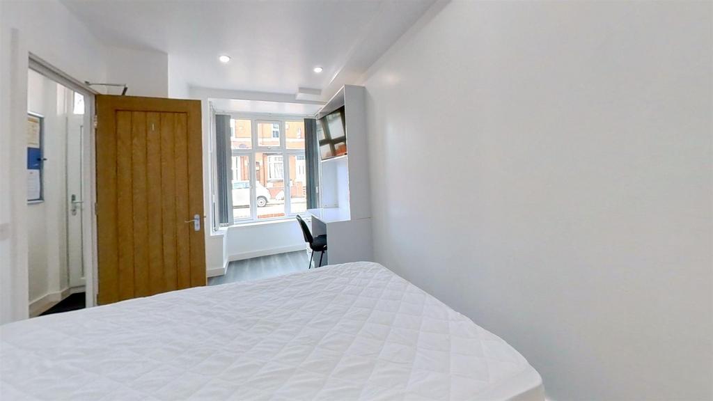 47-Exeter-Road-Bedro