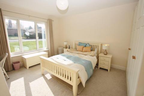 2 bedroom detached bungalow to rent, Brookwood Close, Walton, Warrington