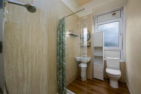 G/l, 30 Clepington Road, Dundee, DD3 7NX