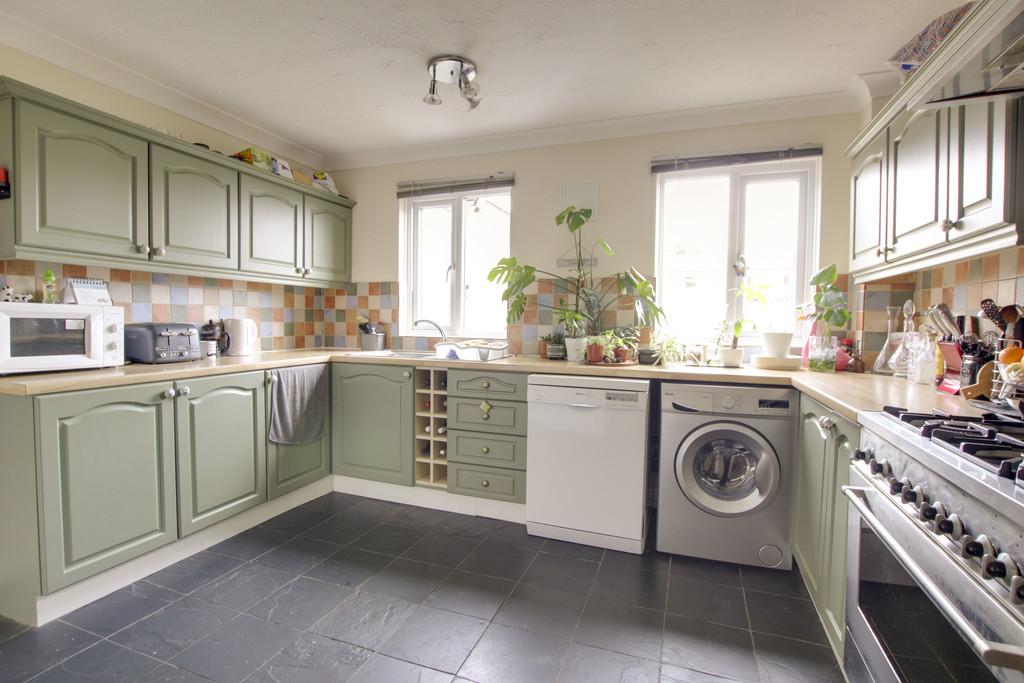 Regent Close, Eaton Socon PE19 3 bed terraced house to rent £1,250
