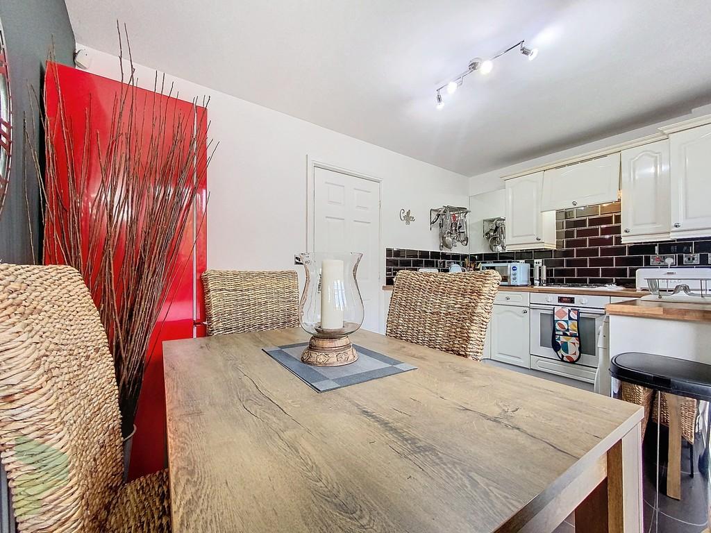 Fully Fitted Dining Kitchen