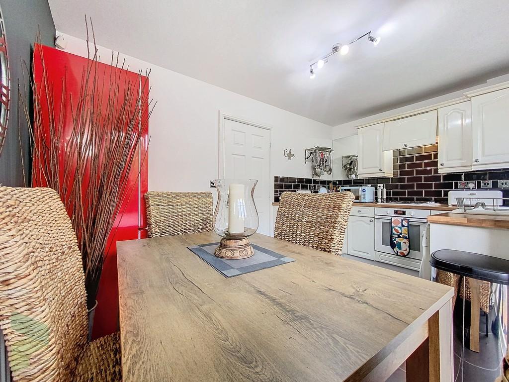 Fully Fitted Dining Kitchen