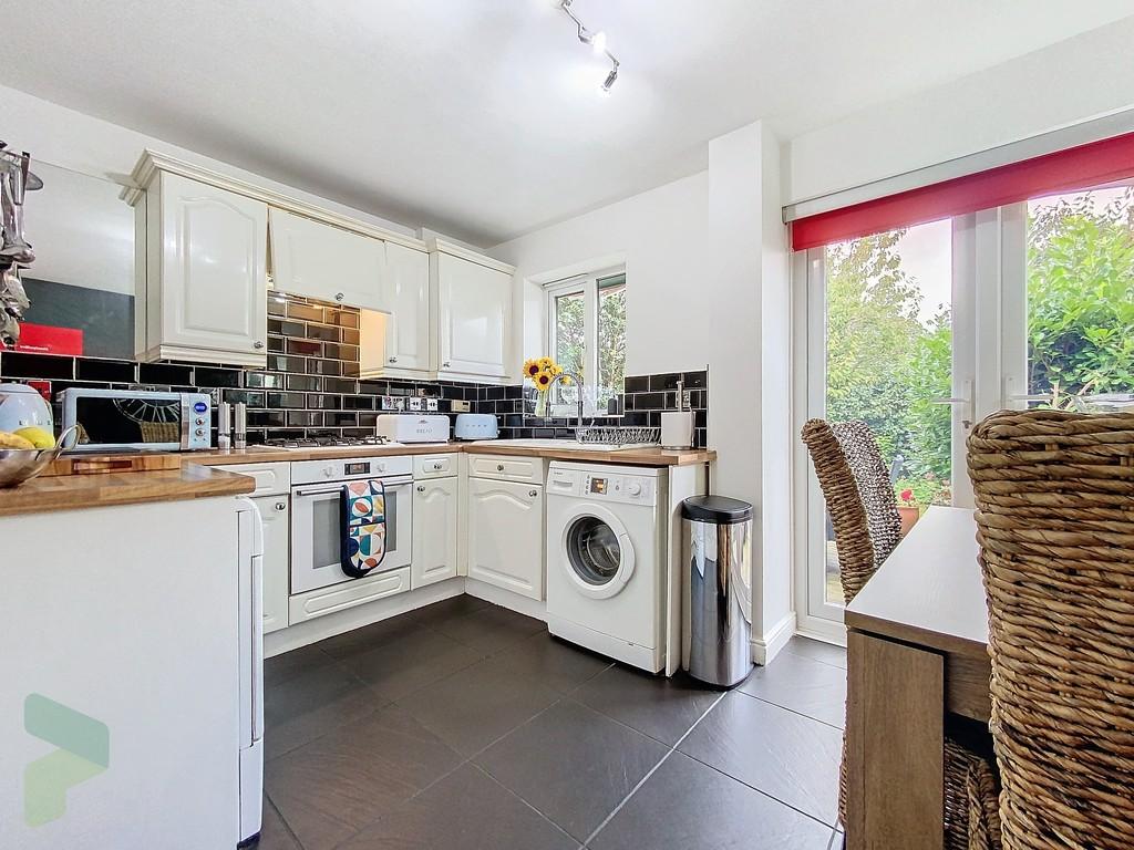 Fully Fitted Dining Kitchen