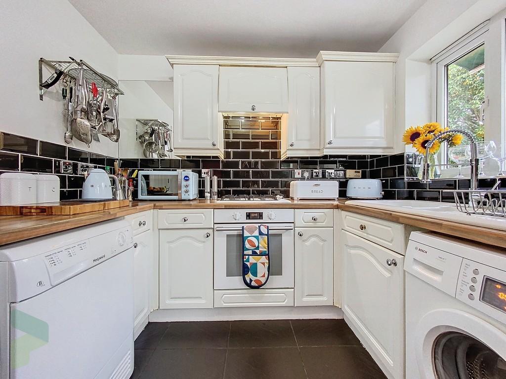 Fully Fitted Dining Kitchen