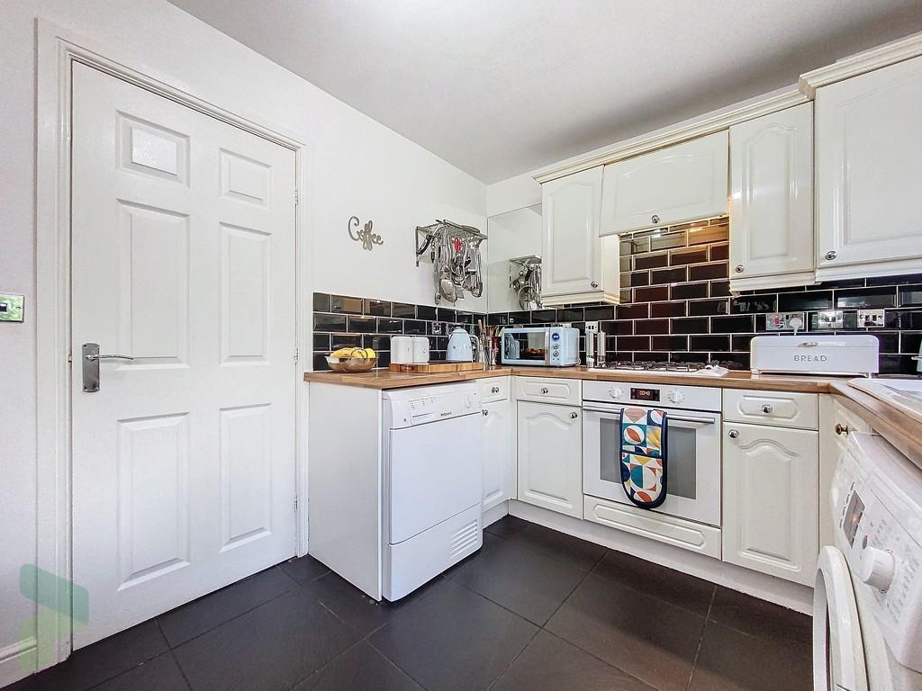 Fully Fitted Dining Kitchen