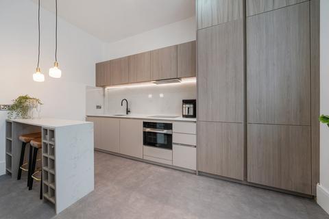 3 bedroom apartment to rent, Brondesbury Road, Kilburn