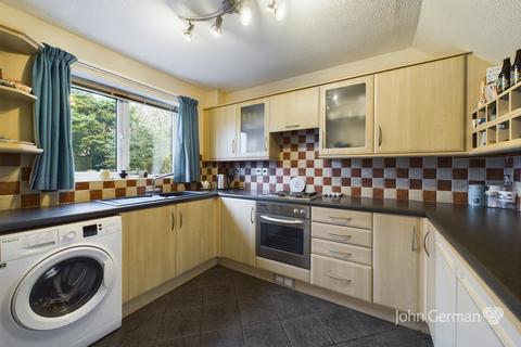 3 bedroom detached house for sale, Clematis Crescent, Burton-on-Trent