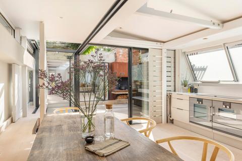 5 bedroom barn conversion to rent, Vernon Yard, London