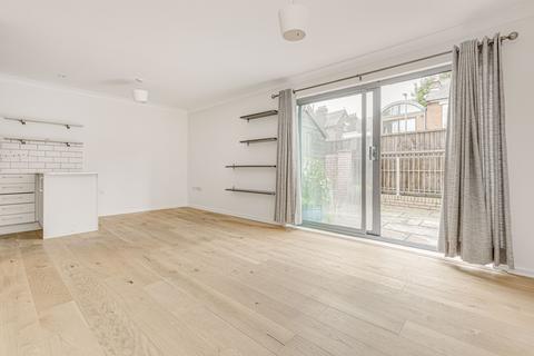 2 bedroom flat for sale, The Hub, Harberson Road, Balham, London