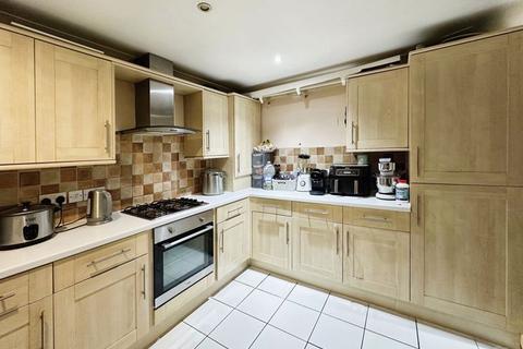 2 bedroom flat for sale, Drayton Road, Borehamwood