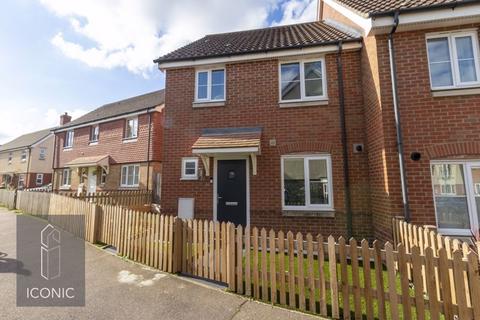 3 bedroom semi-detached house for sale, Dunnock Drive, Norwich