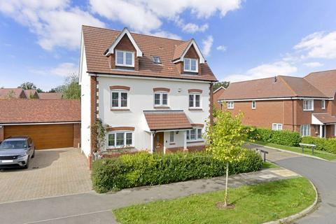 4 bedroom detached house for sale, Longhurst Avenue, Cranleigh