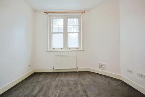 2 bedroom flat to rent, Cromwell Avenue, Hammersmith