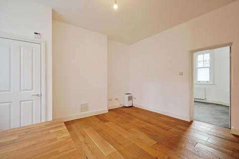 2 bedroom flat to rent, Cromwell Avenue, Hammersmith