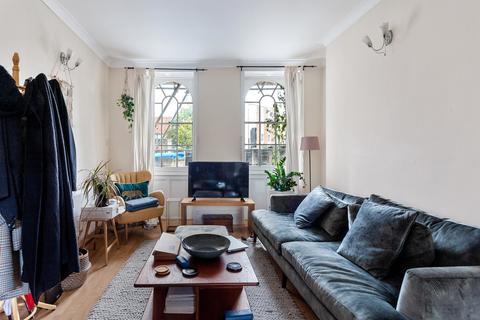 2 bedroom maisonette to rent, Kingsland Road