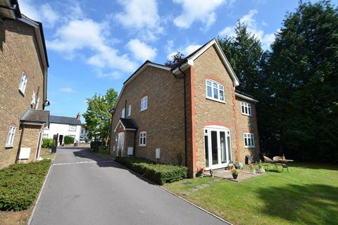 2 bedroom apartment to rent, Wychwood