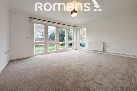 2 bedroom bungalow to rent, Willow Crescent, Farnborough, GU14