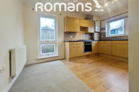 2 bedroom bungalow to rent, Willow Crescent, Farnborough, GU14