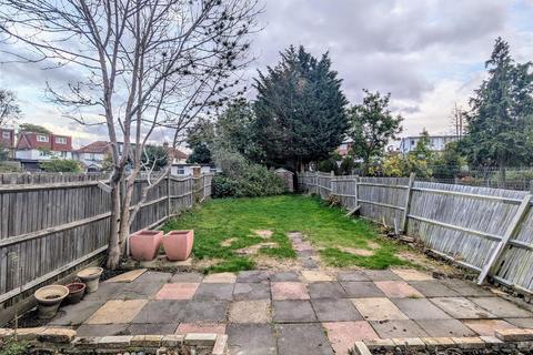 4 bedroom semi-detached house to rent, Farm Road, Edgware HA8