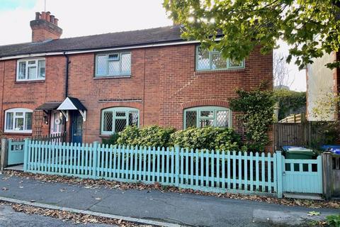 60 Hare Lane, Claygate, Esher, KT10 0QU