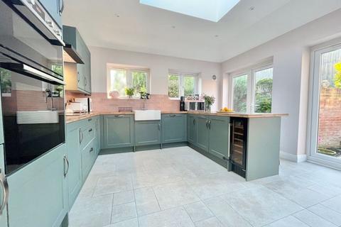 60 Hare Lane, Claygate, Esher, KT10 0QU