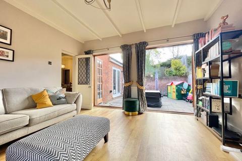 60 Hare Lane, Claygate, Esher, KT10 0QU