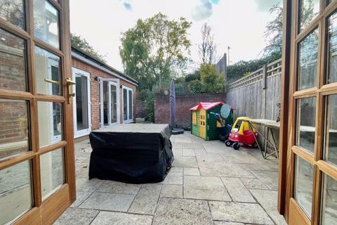 60 Hare Lane, Claygate, Esher, KT10 0QU