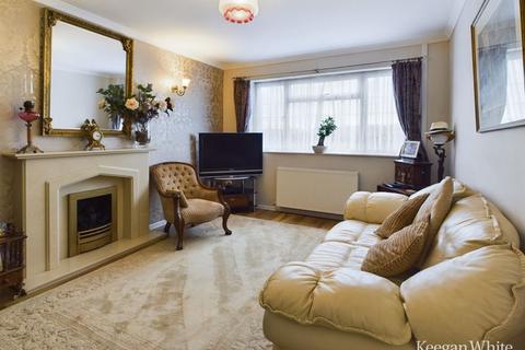 3 bedroom chalet for sale, Terryfield Road, High Wycombe,