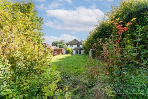 3 bedroom detached house for sale, Sanderstead Court Avenue, Sanderstead