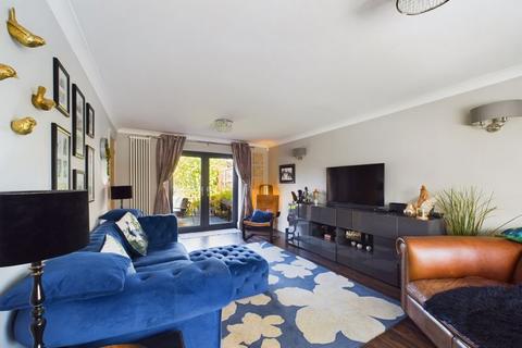 4 Chalice Close, Muxton, Telford, TF2 8QZ