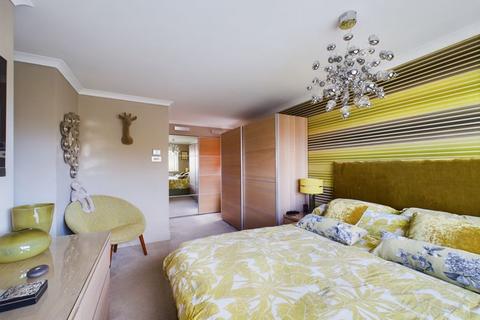 4 Chalice Close, Muxton, Telford, TF2 8QZ