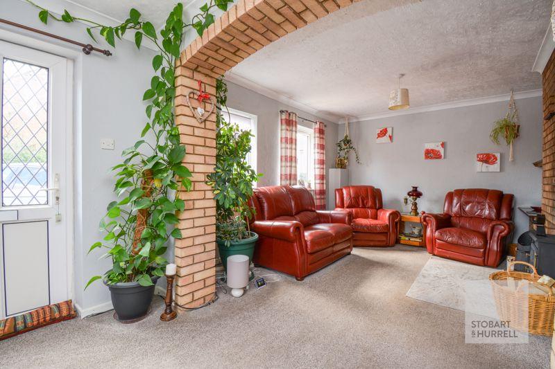 Lounge to Front...