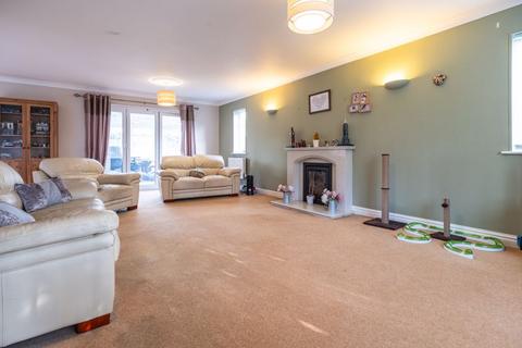 5 bedroom detached house for sale, Huntingdon Crescent, Milton Keynes