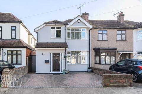 4 bedroom end of terrace house for sale, Mansfield Gardens, Hornchurch, RM12