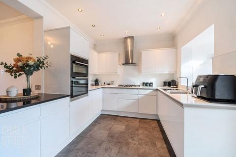 4 bedroom end of terrace house for sale, Mansfield Gardens, Hornchurch, RM12