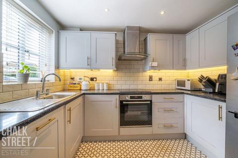 17 Bancroft Chase, Hornchurch, RM12 4DP