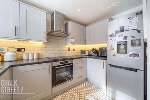 17 Bancroft Chase, Hornchurch, RM12 4DP