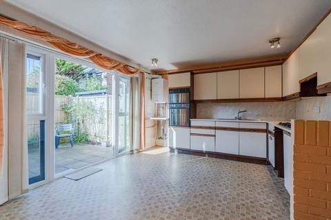 32 Fairview Close, Cheltenham, GL52 2LB