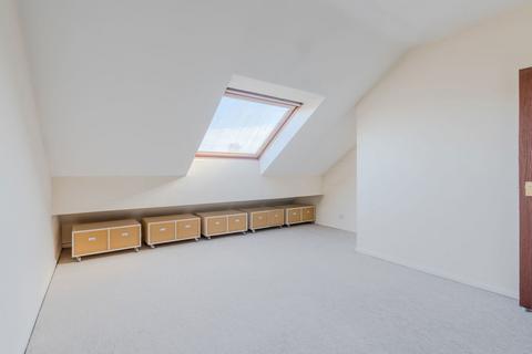 32 Fairview Close, Cheltenham, GL52 2LB